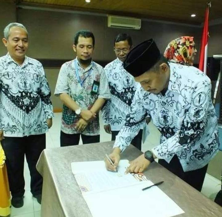 Ketua Asosiasi Profesi Keahlian Sejenis (APKS) PGRI Provinsi Sulawesi Tenggara Periode 2018-2020, Suharmin Arfad
