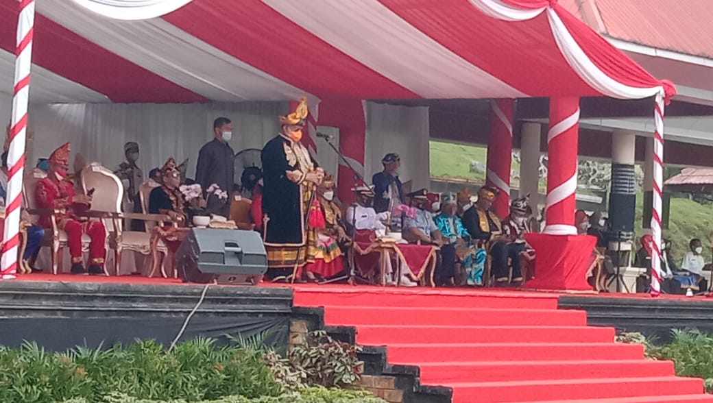 Gubernur Sultra selaku inspektur upacara saat menyampaikan amanat