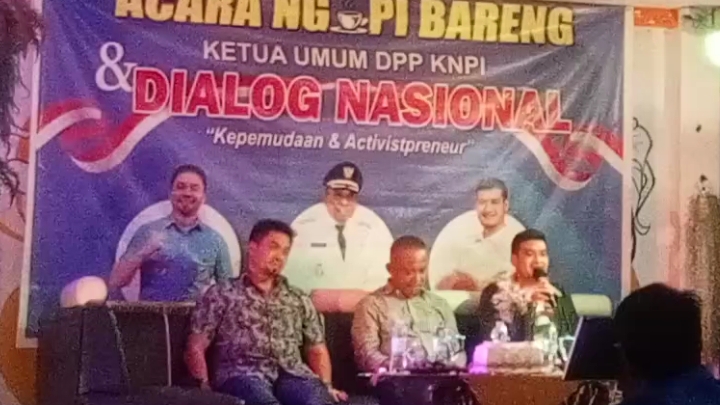 Ketua DPD KNPI Sultra, Alvin Akawijaya Putra bersama Sekda Baubau dan Ketua DPP KNPI saat menjadi pemateri dalam dialog Kepemudaan/Foto: H5P